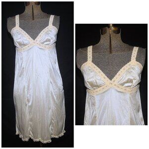 VTG 60's Light Ivory & Lace Nylon Full Slip, Sexy Slip Dress Size 34 ILGWU Label